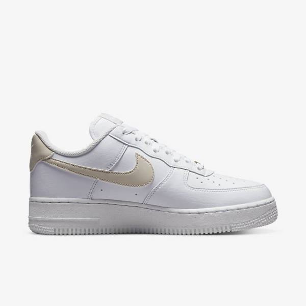 Αθλητικά Παπούτσια Nike Air Force 1 07 Next Nature γυναικεια ασπρα μεταλλικός χρυσο χρωμα ανοιχτο καφε | NK560ZBY