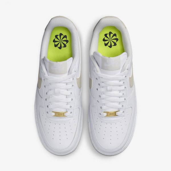 Αθλητικά Παπούτσια Nike Air Force 1 07 Next Nature γυναικεια ασπρα μεταλλικός χρυσο χρωμα ανοιχτο καφε | NK560ZBY