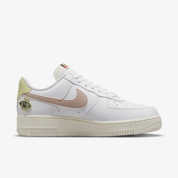 Αθλητικά Παπούτσια Nike Air Force 1 07 SE γυναικεια ασπρα μπλε ροζ | NK841ZRT