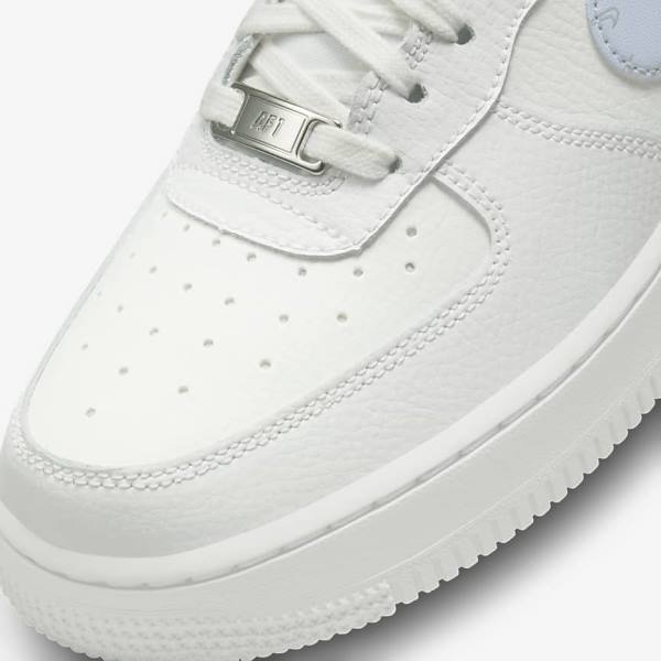 Αθλητικά Παπούτσια Nike Air Force 1 07 γυναικεια ασπρα μεταλλικός ασημι ανοιχτο μπλε | NK369JIU