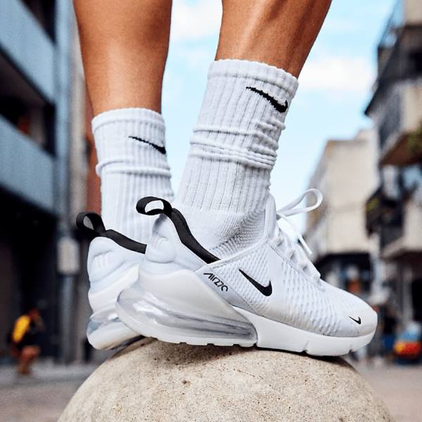 Αθλητικά Παπούτσια Nike Air Max 270 ανδρικα ασπρα μαυρα | NK873RVU