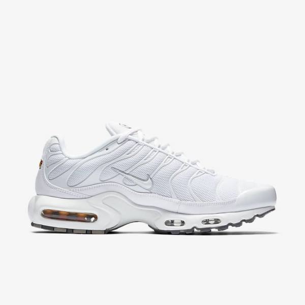 Αθλητικά Παπούτσια Nike Air Max Plus ανδρικα ασπρα μαυρα γκρι ασπρα | NK294BIZ