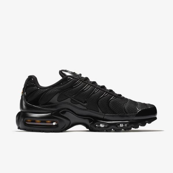 Αθλητικά Παπούτσια Nike Air Max Plus ανδρικα ασπρα μαυρα γκρι ασπρα | NK294BIZ