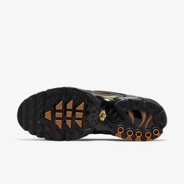 Αθλητικά Παπούτσια Nike Air Max Plus ανδρικα μαυρα καφε χρυσο χρωμα | NK809EFN