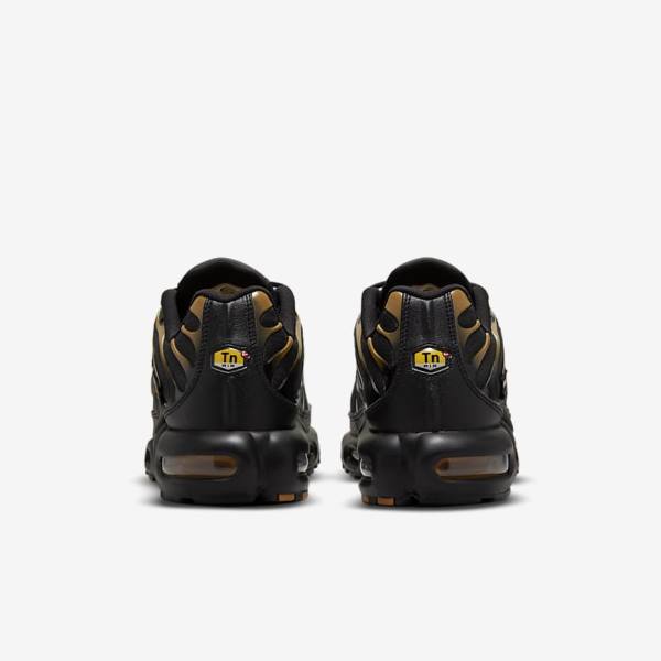 Αθλητικά Παπούτσια Nike Air Max Plus ανδρικα μαυρα καφε χρυσο χρωμα | NK809EFN