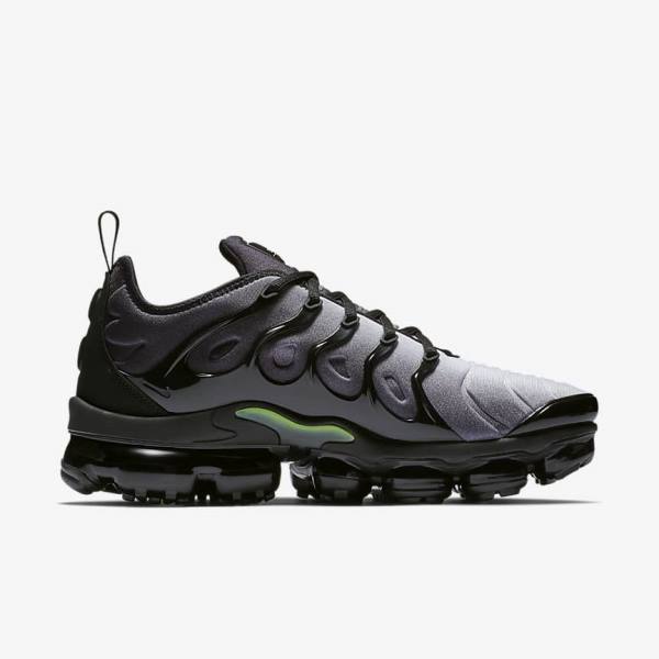 Αθλητικά Παπούτσια Nike Air VaporMax Plus ανδρικα μαυρα ασπρα | NK374SEF