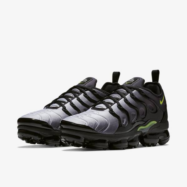 Αθλητικά Παπούτσια Nike Air VaporMax Plus ανδρικα μαυρα ασπρα | NK374SEF