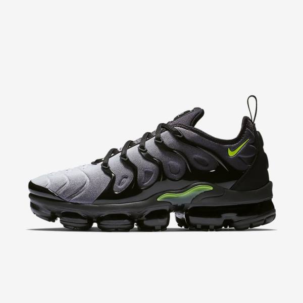 Αθλητικά Παπούτσια Nike Air VaporMax Plus ανδρικα μαυρα ασπρα | NK374SEF