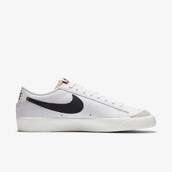 Αθλητικά Παπούτσια Nike Blazer Low 77 Vintage ανδρικα ασπρα μαυρα | NK046LGA