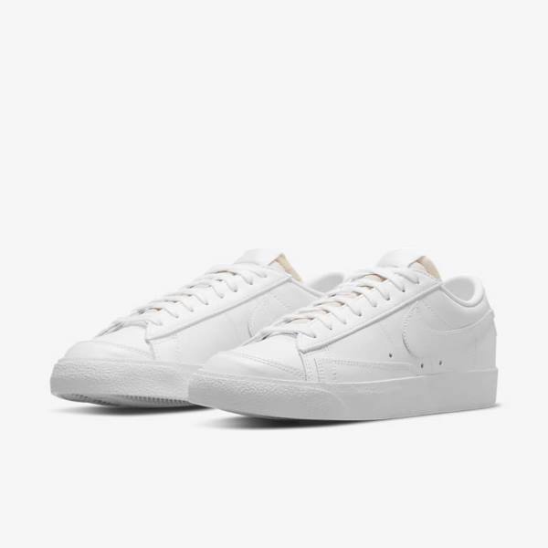 Αθλητικά Παπούτσια Nike Blazer Low 77 γυναικεια ασπρα | NK792LNS