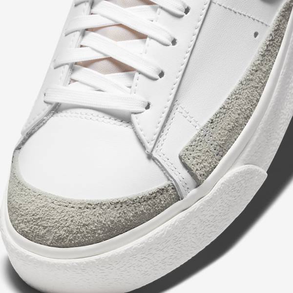 Αθλητικά Παπούτσια Nike Blazer Low flatforms γυναικεια ασπρα | NK420XAI