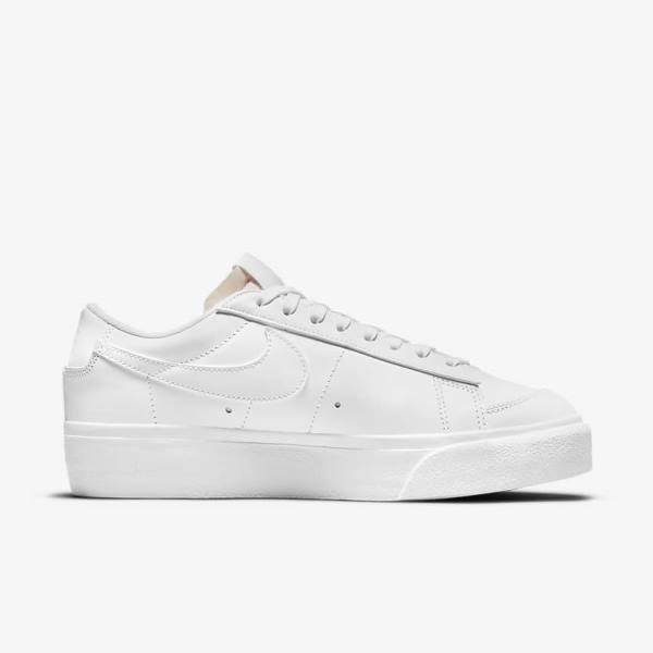 Αθλητικά Παπούτσια Nike Blazer Low flatforms γυναικεια ασπρα | NK679ZUS