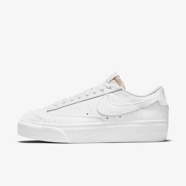 Αθλητικά Παπούτσια Nike Blazer Low flatforms γυναικεια ασπρα | NK679ZUS