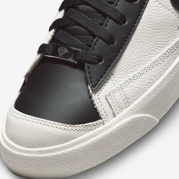 Αθλητικά Παπούτσια Nike Blazer Mid 77 EMB ανδρικα κοκκινα μαυρα | NK374NSU