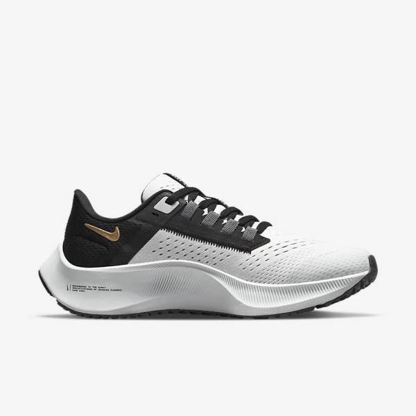 παπουτσια για τρεξιμο Nike Air Zoom Pegasus 38 Older δρομου παιδικα ανοιχτο γκρι μεταλλικός χρυσο χρωμα | NK403ECY