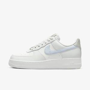 Αθλητικά Παπούτσια Nike Air Force 1 07 γυναικεια ασπρα μεταλλικός ασημι ανοιχτο μπλε | NK369JIU